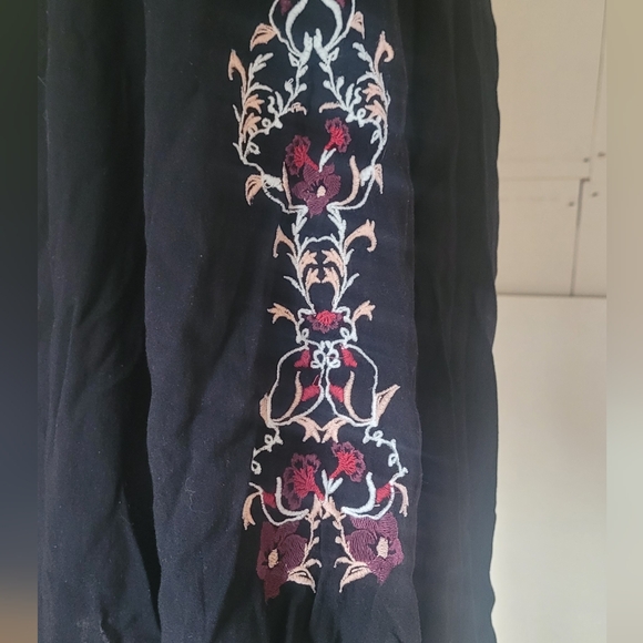 Style & Co Embroidered Blouse - Picture 6 of 8